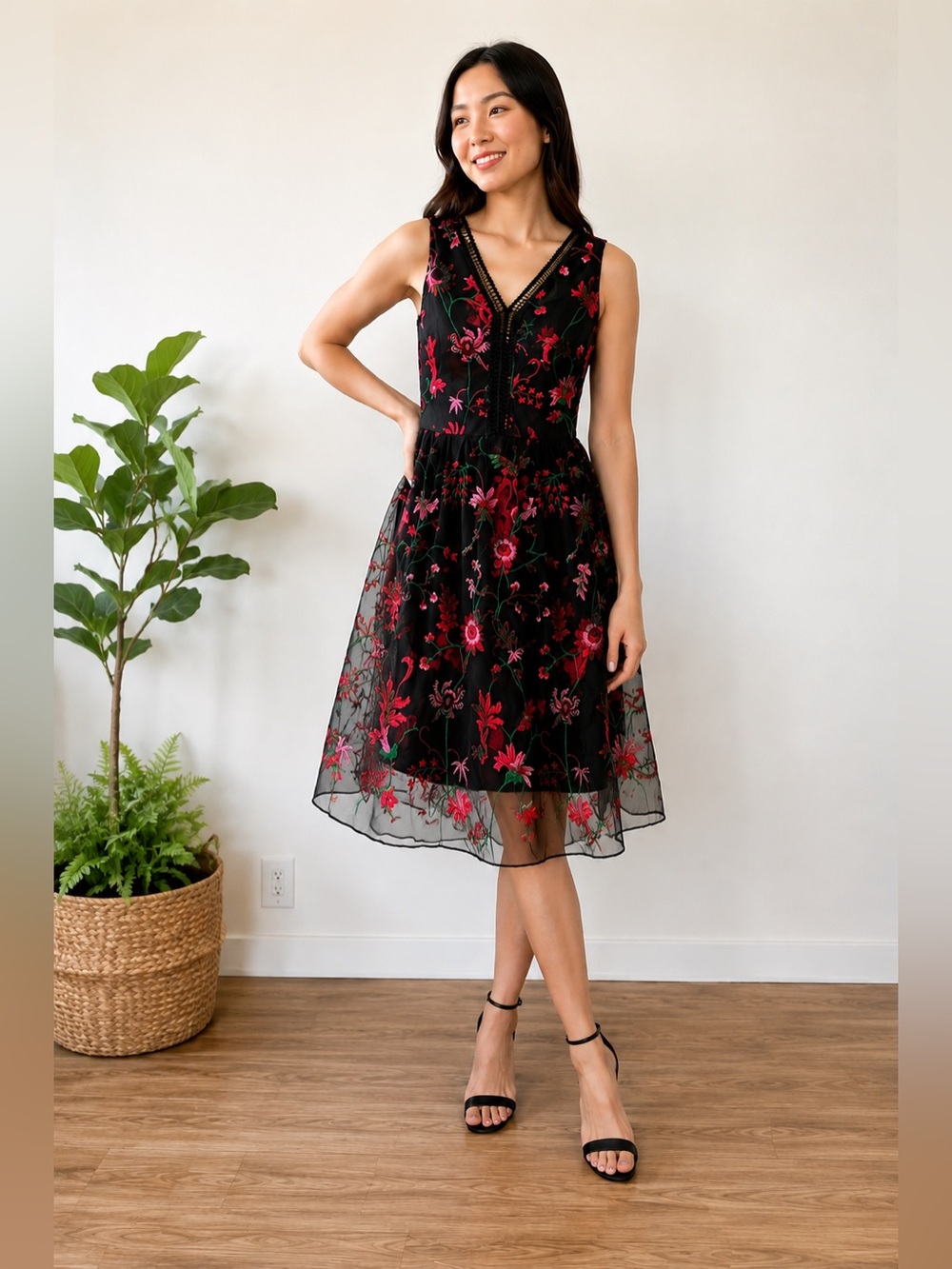 Icone Simons Exclusive Size XL Floral Embroidered Sleeveless Dress